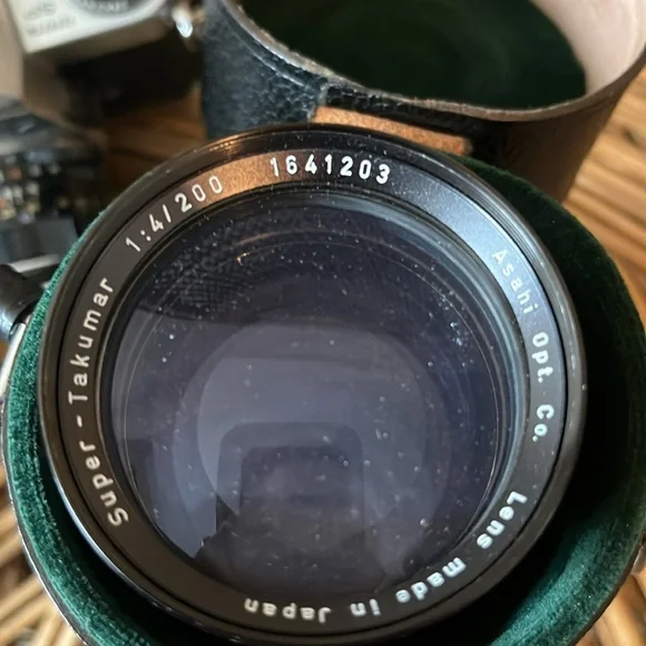 Vintage camera and lens - Picture 8 of 9